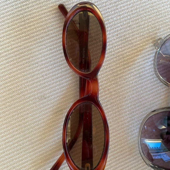 Five pair of sunglasses - Picture 4 of 10